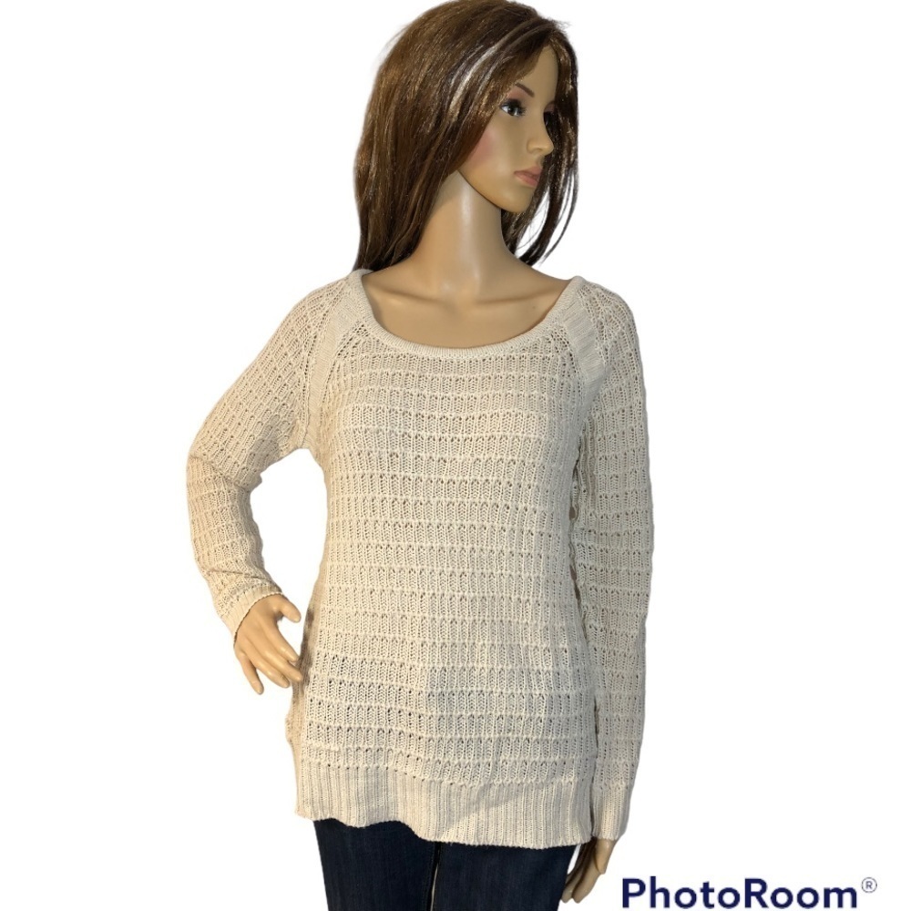 LOVE CHANGE CREW NECK SWEATER